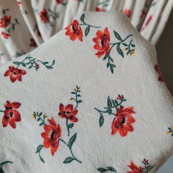 Old navy pink floral tank - Picture 2 of 7